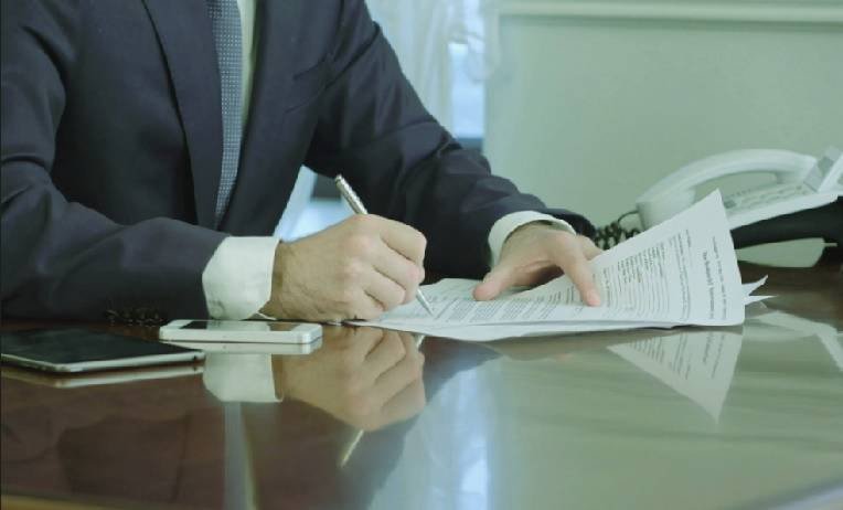 موثق إفراغ عقار يقدم خدمات نقل الملكيات العقارية بالرياض