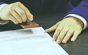 موثق بالرياض يعتمد توثيق عقد رسمي عبر منصة وزارة العدل