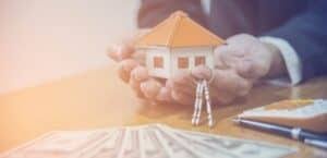 توقيع عقد بيع عقار في الرياض مع أيقونة صك إلكتروني وإشارة “إفراغ فوري”